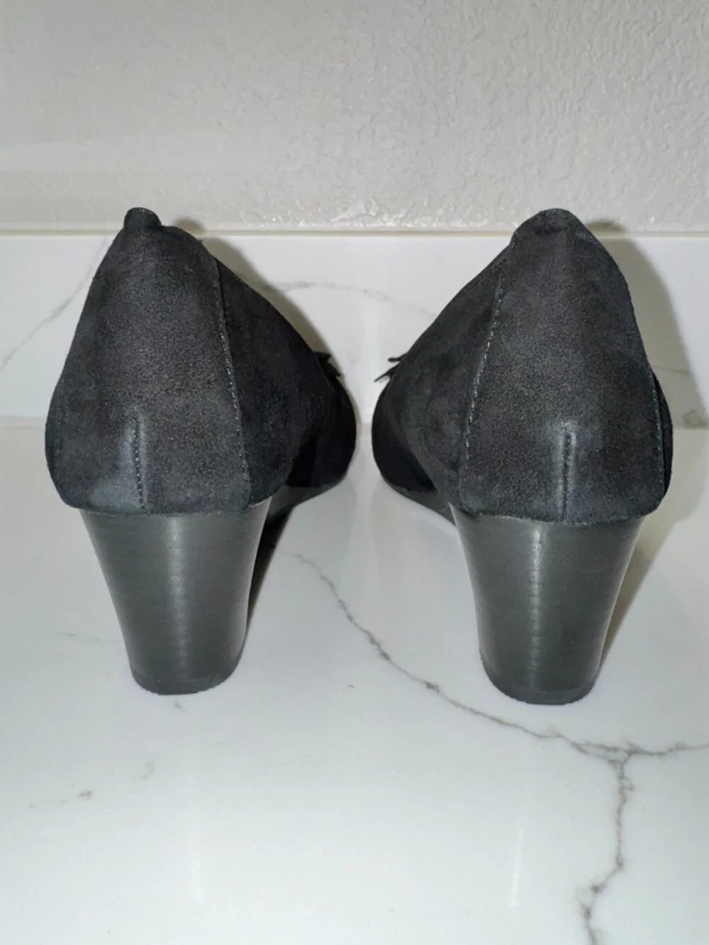 Vionic Hayes Black Suede Wedge Heels Size 7.5 | Floral Appliqué | Orthotic Comfo